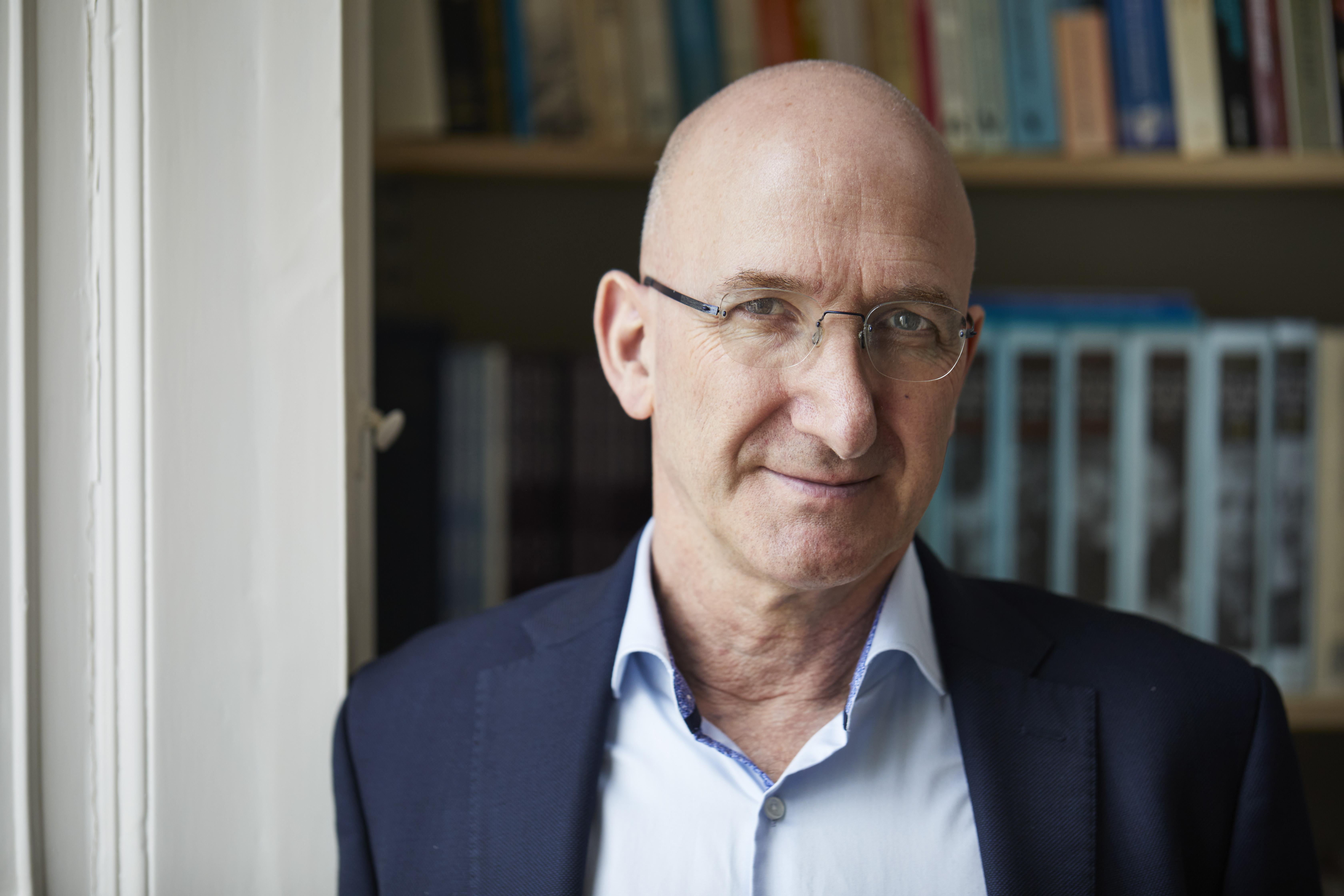 Feldman—head and shoulders, bookshelves behind