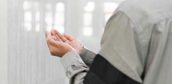 Man in prayer, pictured at Masjid Pogung Dalangan (2022). Licensed for free use (via unsplash.com) A Muslim man holding his hands together
